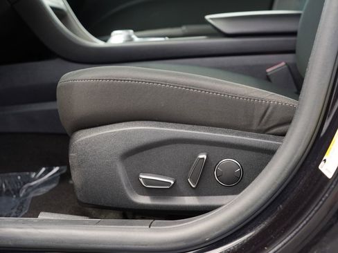 Used 2020 Ford Fusion SE FWD image 15