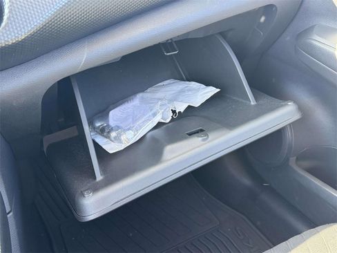 Used 2021 Nissan Kicks SV image 30