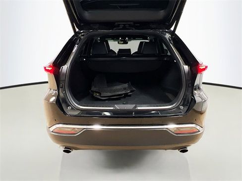 Used 2021 Toyota Venza XLE image 28