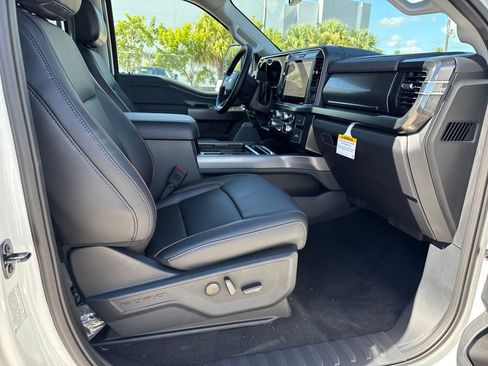 New 2026 Ford F250 Lariat w/ Black Appearance Package image 24