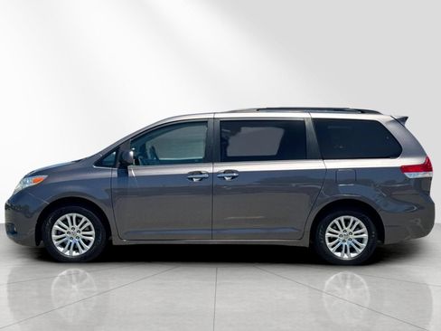 Used 2012 Toyota Sienna XLE FWD image 7