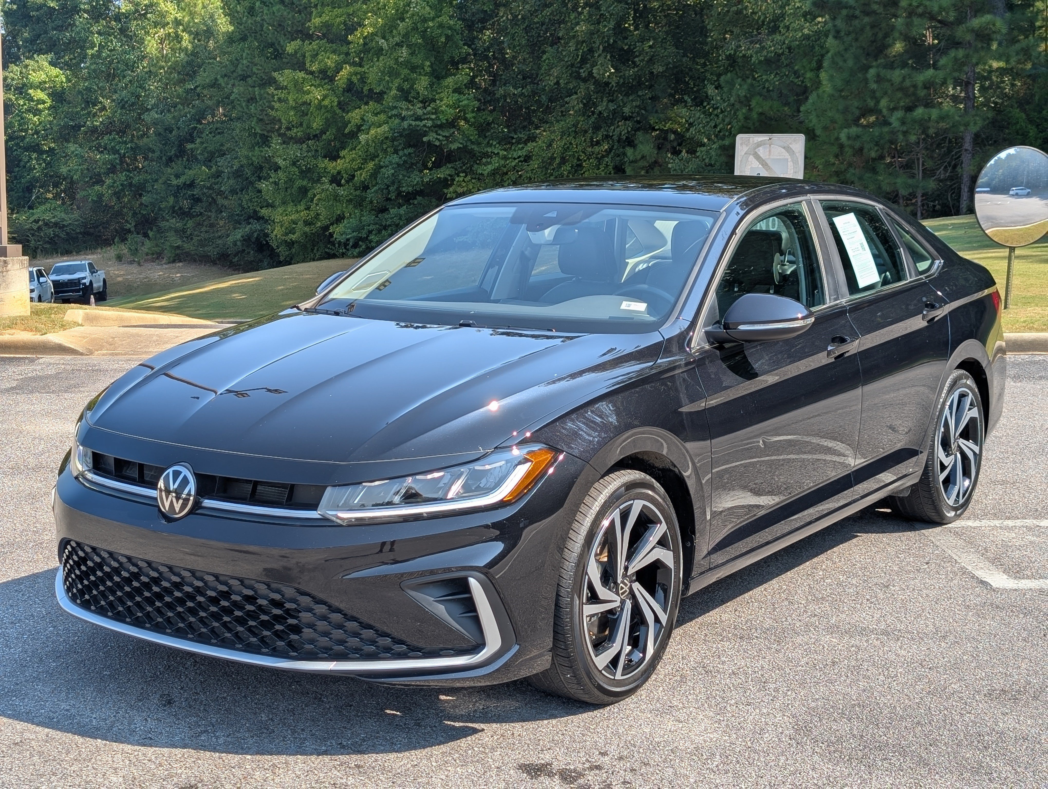 Used 2026 Volkswagen Jetta SEL FWD image 5