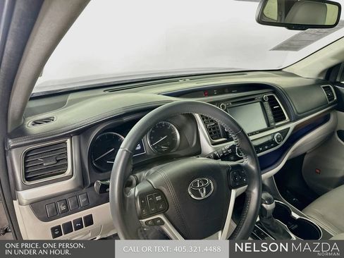 Used 2016 Toyota Highlander Limited FWD image 10
