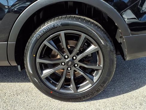 Used 2017 Ford Explorer XLT w/ Equipment Group 202A image 4