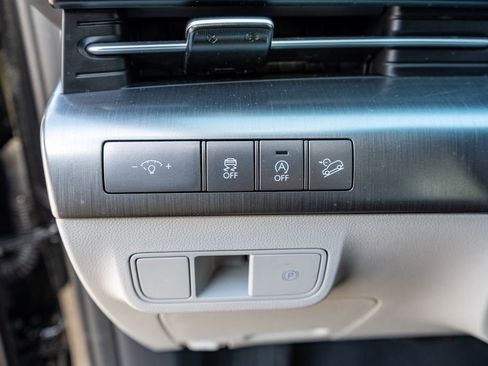 Certified 2025 Hyundai Kona SE image 23