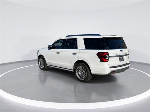 Used 2023 Ford Expedition Platinum image 5