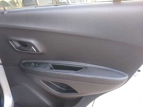 Used 2018 Chevrolet Trax LS image 28