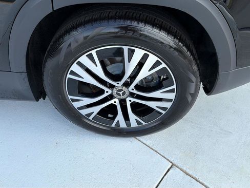 Used 2024 Mercedes-Benz GLB 250 4MATIC image 38