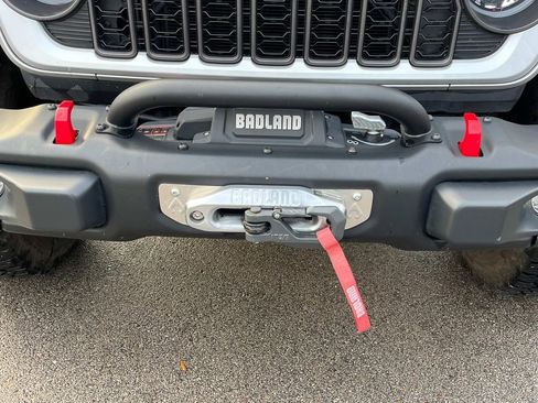 Used 2024 Jeep Wrangler Unlimited Rubicon image 16