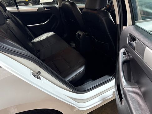 Used 2013 Volkswagen Jetta SE FWD image 11