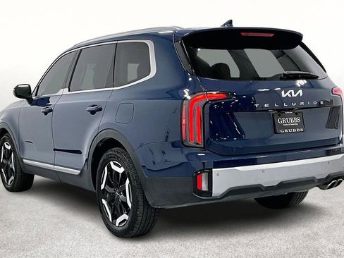 Used 2024 Kia Telluride EX w/ EX Captain's Chair Package image 15