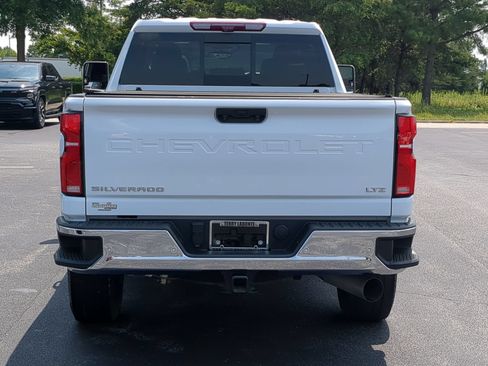 Used 2024 Chevrolet Silverado 2500 LTZ w/ LTZ Convenience Package AWD/4WD image 9