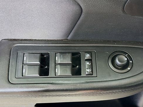 Used 2013 Chrysler 200 Touring FWD image 17