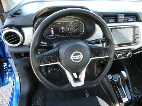 Used 2021 Nissan Versa SV image 12