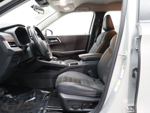 Used 2024 Mitsubishi Outlander SE FWD image 7