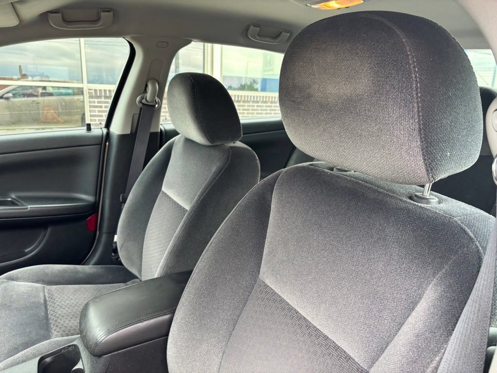 Used 2011 Chevrolet Impala LT FWD image 10