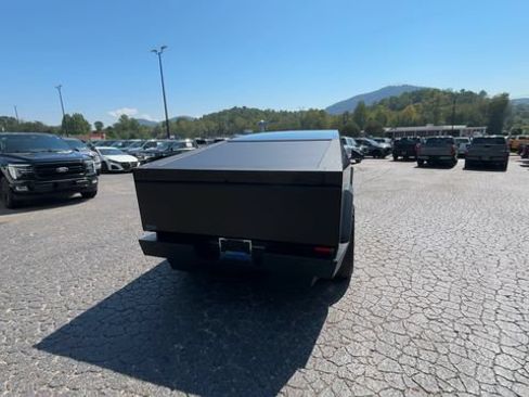 Used 2025 Tesla Cybertruck AWD Crew Cab image 2