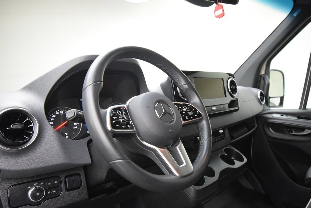 Used 2024 Mercedes-Benz Sprinter 2500 image 10