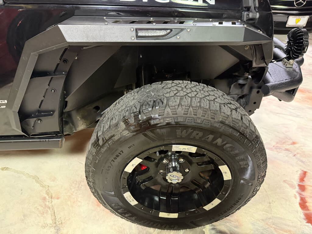 Used 2018 Jeep Wrangler Unlimited Rubicon w/ Dual Top Group AWD/4WD image 34
