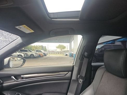 Used 2018 Honda Accord Sport image 8
