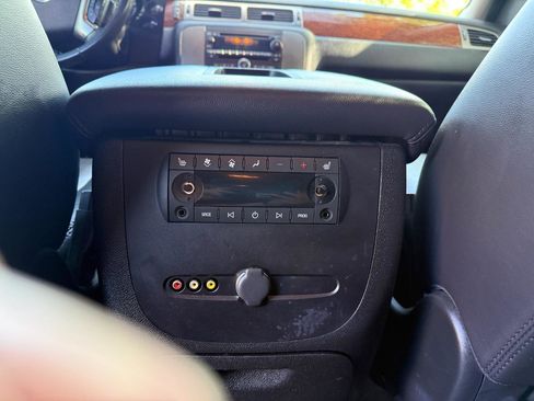 Used 2007 GMC Yukon XL SLT w/ SLT Preferred Equipment Group image 10