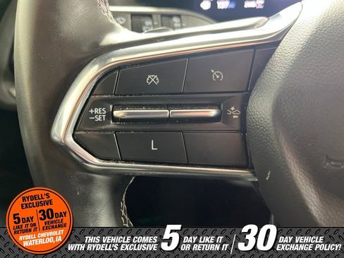 Used 2025 Chevrolet Traverse LT w/ Driver Confidence Package AWD/4WD image 32