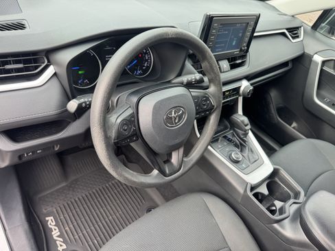 Used 2021 Toyota RAV4 LE AWD/4WD image 12
