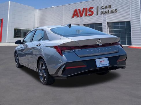 Used 2025 Hyundai Elantra Limited FWD image 9
