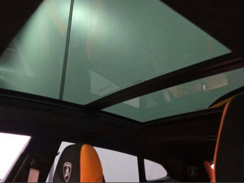 Used 2022 Lamborghini Urus image 21