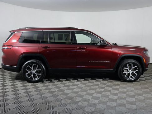 Used 2023 Jeep Grand Cherokee L Limited AWD/4WD image 16