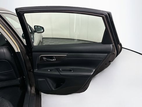 Used 2013 Nissan Altima 2.5 SL w/ Technology Pkg image 29