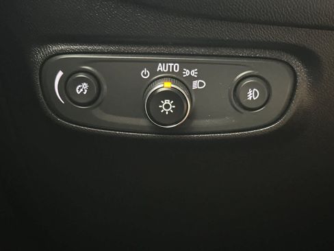 Used 2018 Chevrolet Equinox Premier FWD image 34