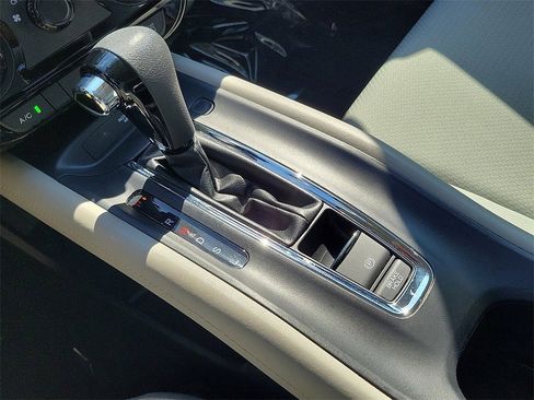 Used 2019 Honda HR-V LX image 11