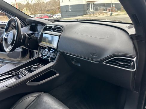 Used 2019 Jaguar F-PACE S image 24