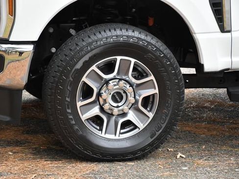 Used 2025 Ford F250 Lariat w/ FX4 Off-Road Package image 11