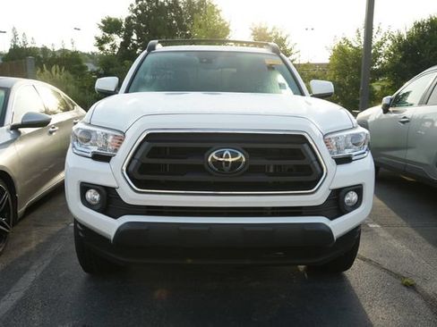 Used 2022 Toyota Tacoma SR5 RWD image 2