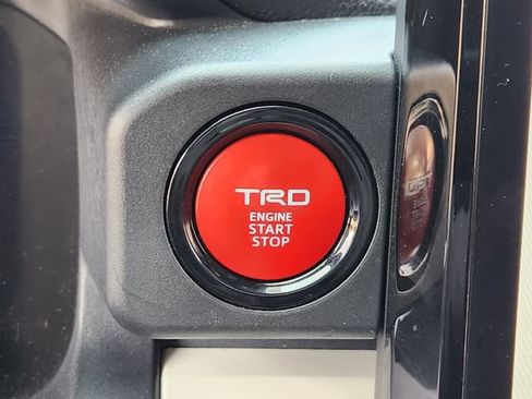 Used 2024 Toyota Tacoma TRD Off-Road AWD/4WD image 15