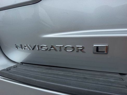 Used 2017 Lincoln Navigator L Select RWD image 5