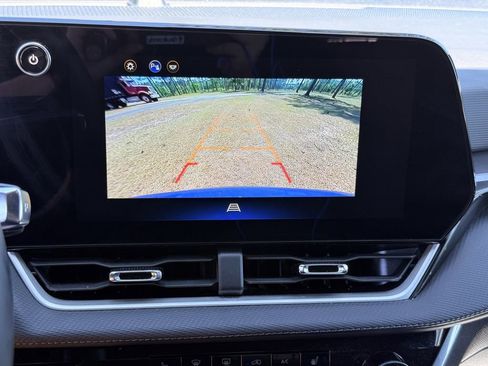 Used 2025 Chevrolet Equinox LT FWD image 19