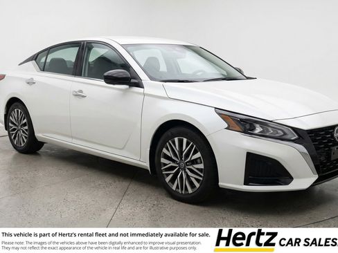 Used 2025 Nissan Altima 2.5 SV image 1