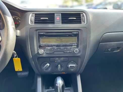 Used 2011 Volkswagen Jetta SE image 17