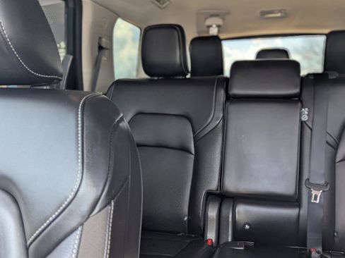 Used 2024 Nissan Pathfinder SL AWD/4WD image 18