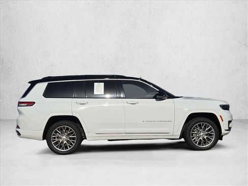 Used 2024 Jeep Grand Cherokee L Summit w/ Luxury Tech Group V AWD/4WD image 4
