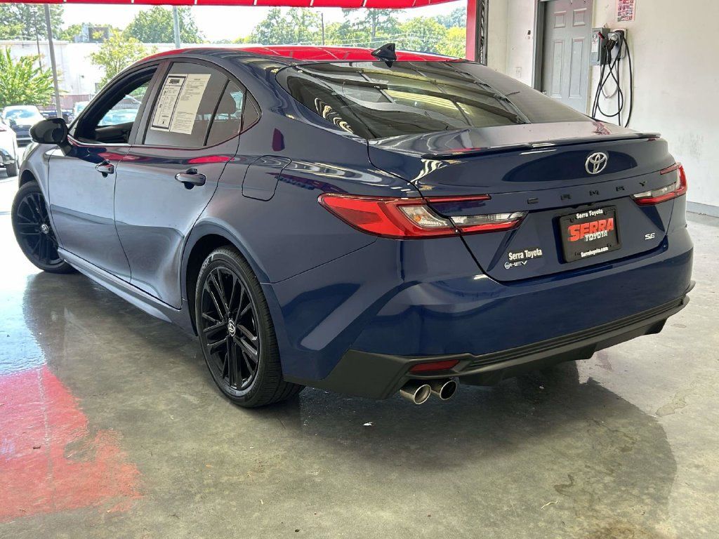 Used 2025 Toyota Camry SE FWD image 5