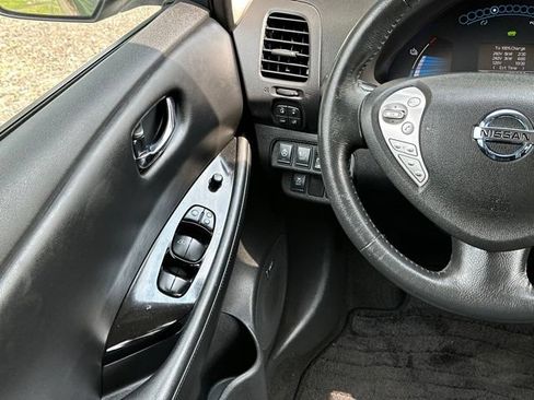 Used 2016 Nissan Leaf SL w/ Premium Package FWD image 29