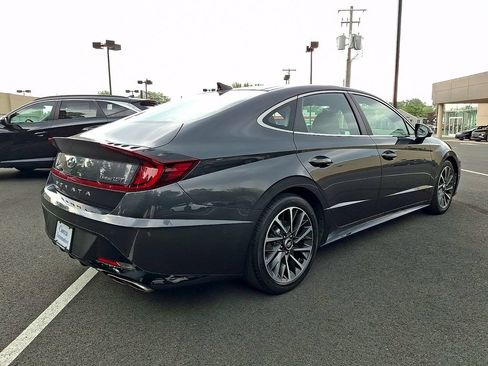 Used 2021 Hyundai Sonata Limited w/ Preferred Accessory Package FWD image 9