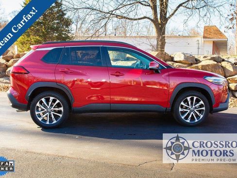 Used 2022 Toyota Corolla Cross XLE w/ Convenience Package image 7