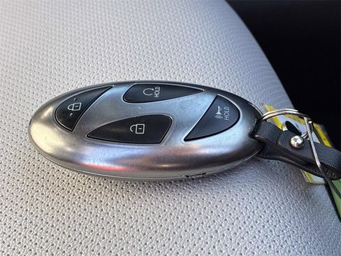 Used 2025 Hyundai Santa Cruz SEL image 9