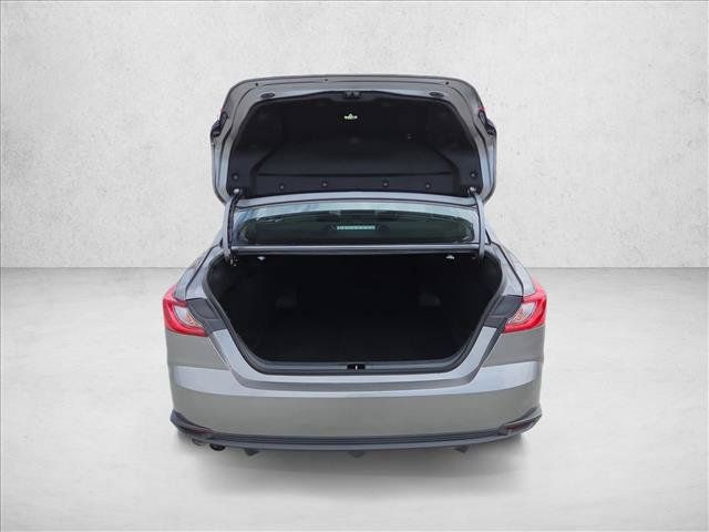 Used 2025 Toyota Camry SE FWD image 6