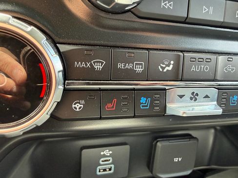 Used 2025 Ford F350 Lariat w/ FX4 Off-Road Package AWD/4WD image 31